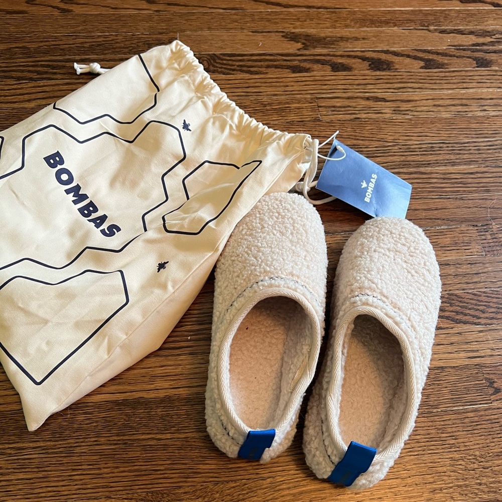 Bombas Slippers, Size 6, Cream color. Brand new, never been worn.